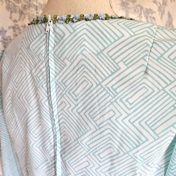 Size M Long Sleeve Blouse Floral Trim New - Picture 10 of 13